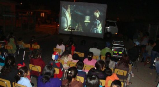 PRIMERA MUESTRA DE CINE ITINERANTE EN LOS BARRIOS DE OVALLE (2010)